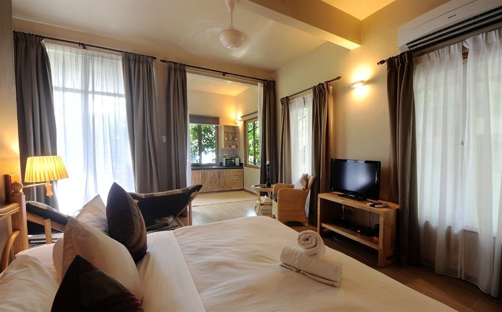 Ambong Rainforest Retreat Pantai Tengah  Exterior photo