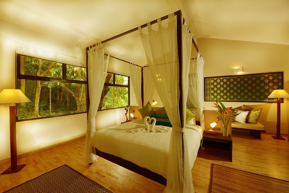 Ambong Rainforest Retreat Pantai Tengah  Exterior photo